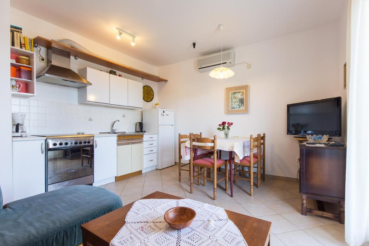 Apartman Leana Krk Town Buitenkant foto